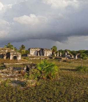 Playa Blanca Lodge